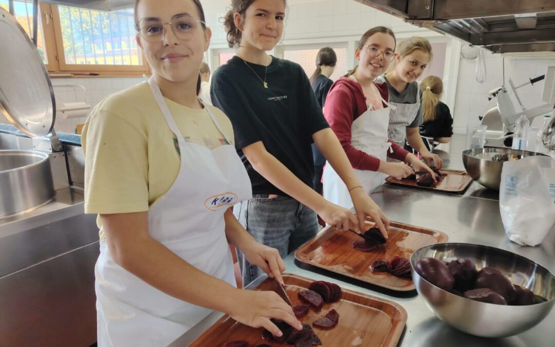 Rad Učeničke zadruge Tonček i pripreme za božićni sajam